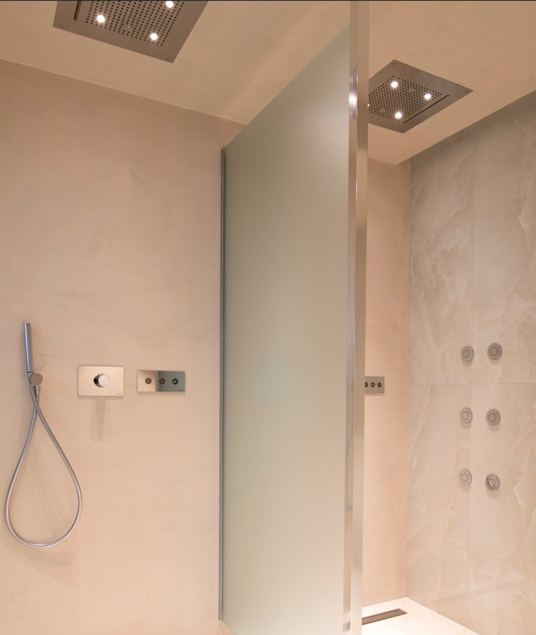 Minimalist design meets experience showers and aquaform technologies