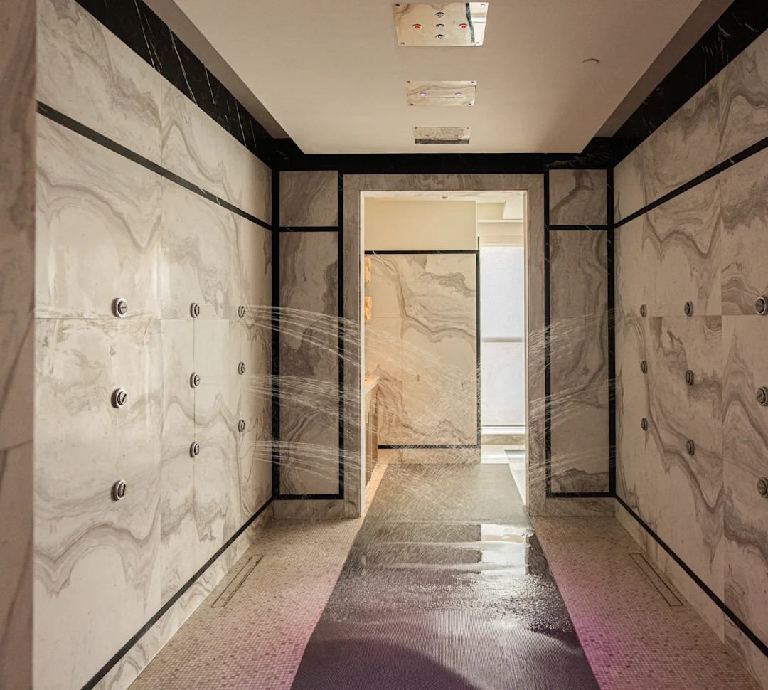 A sensory journey through the aquaform Spatium 35 experience tunnel at Waldorf Astoria