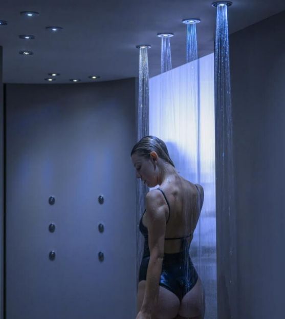 shower with nebulized jet